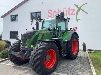 Farm tractor FENDT 724 Vario