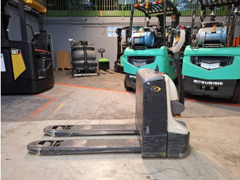 Pallet truck Crown WP3010-1.6: picture 4