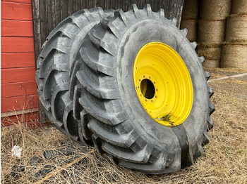 Tire JOHN DEERE