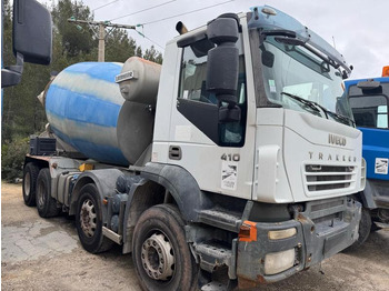 Concrete mixer truck IVECO Trakker