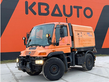 Road sweeper UNIMOG U300