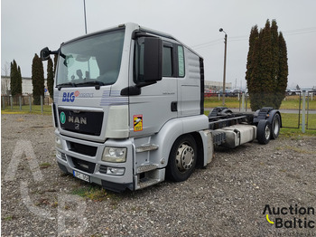 Cab chassis truck