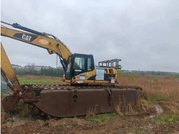 Amphibious excavator