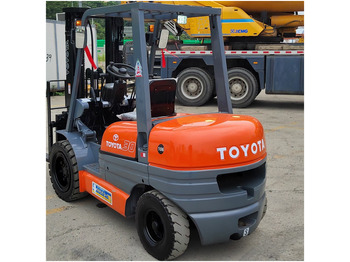 Diesel forklift TOYOTA