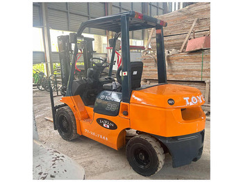 Diesel forklift TOYOTA