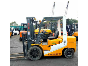 Diesel forklift TCM