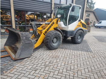 Wheel loader LIEBHERR L506C: picture 2