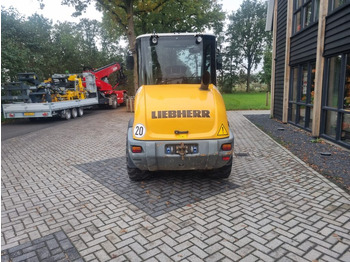 Wheel loader LIEBHERR L506C: picture 5