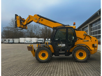 Telescopic wheel loader JCB