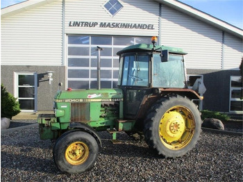 Farm tractor JOHN DEERE 2040