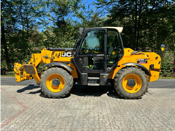 Telescopic wheel loader JCB