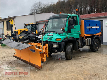 Snow removal vehicle UNIMOG U500