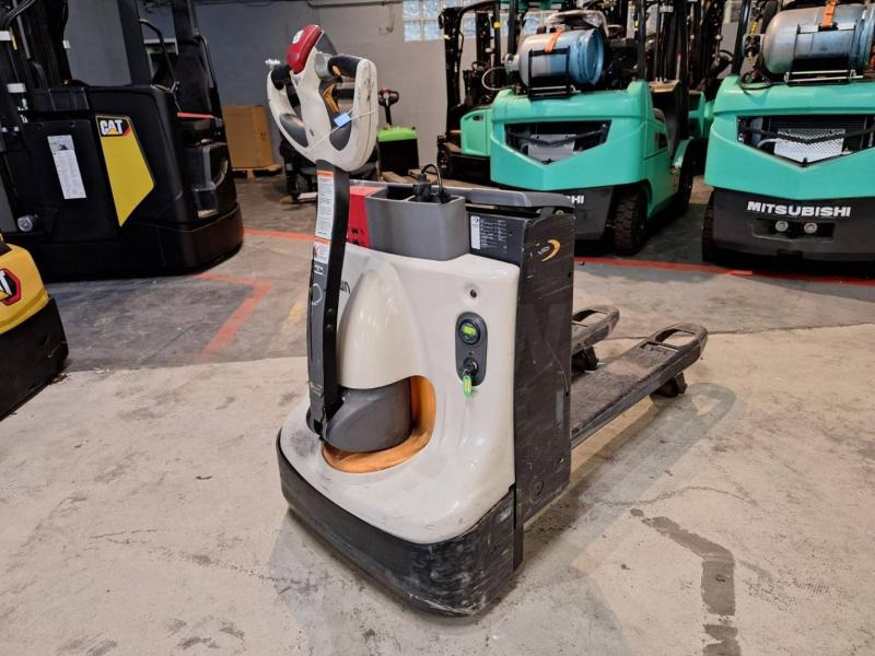 Pallet truck Crown WP3010-1.6: picture 12