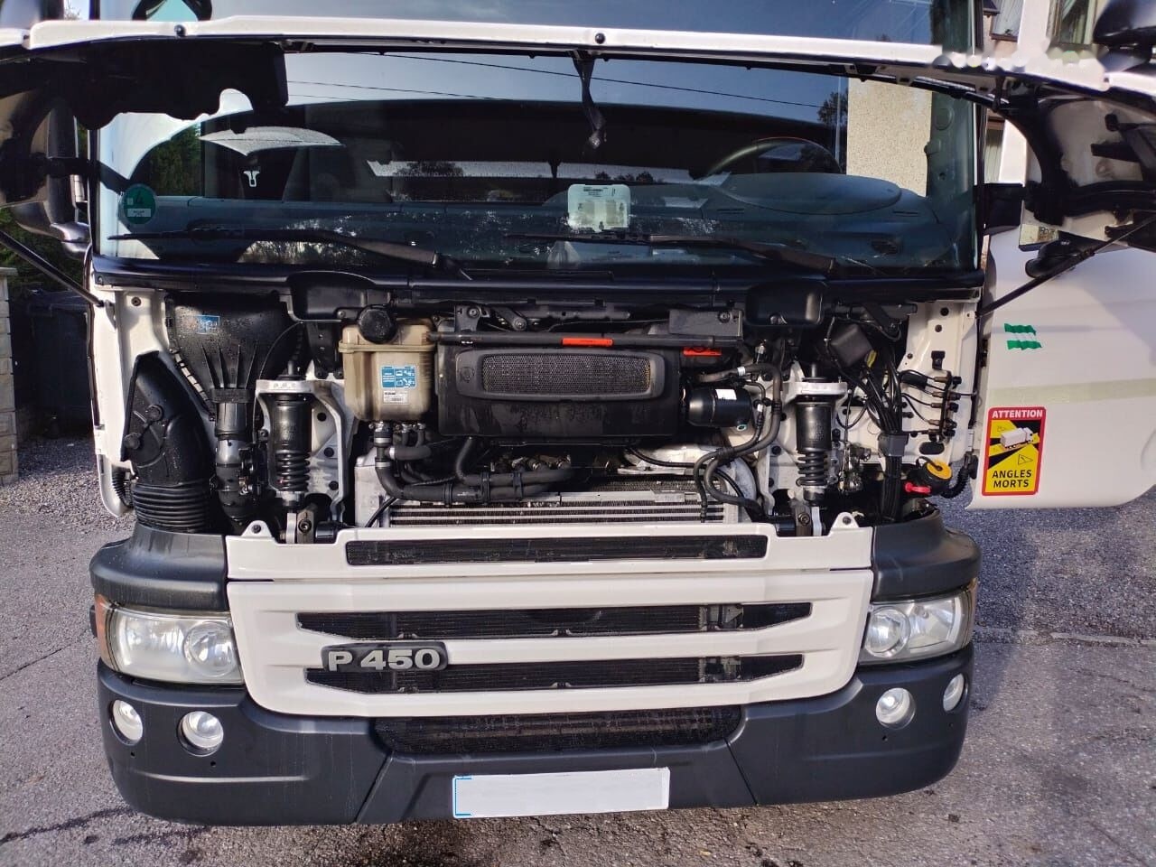 Tractor unit Scania P450: picture 8