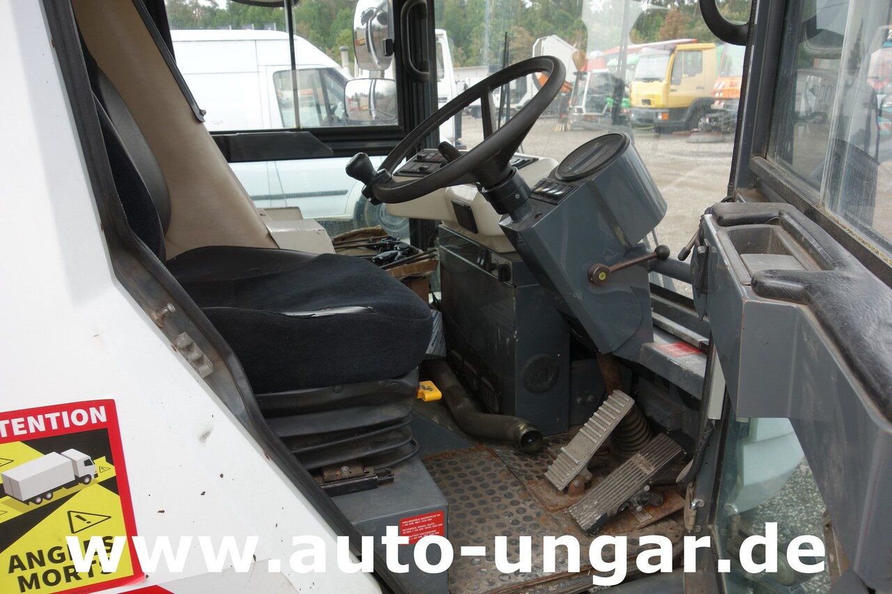 Road sweeper Ravo C540 / 530 Kehrmaschine - Kärcher - Heckabsaugung - Motorschaden: picture 16