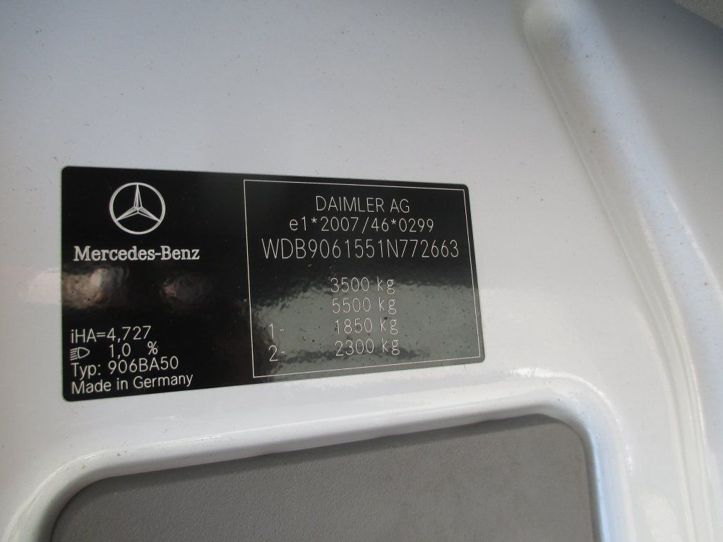 Closed box van Mercedes-Benz Sprinter 514 CDi: picture 12