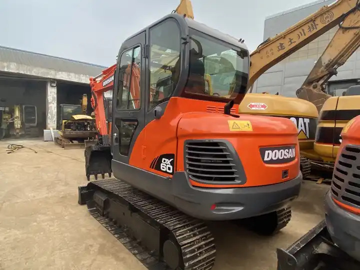 Crawler excavator ON SALE Doosan 6ton dx60 Used  excavator on sale in stock: picture 6