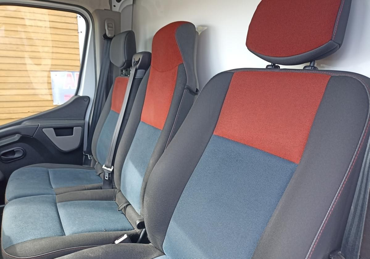 Panel van Renault Master L2H2: picture 13