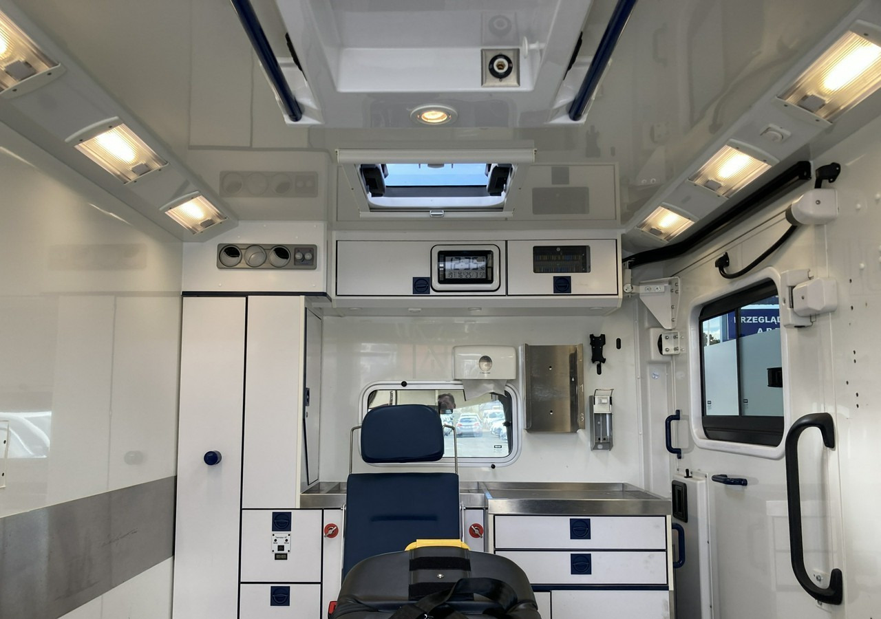 Leasing of  Mercedes-Benz Sprinter Sprinter 519 Karetka 4X4 Ambulans MODEL 2017 Mercedes-Benz Sprinter Sprinter 519 Karetka 4X4 Ambulans MODEL 2017: picture 15