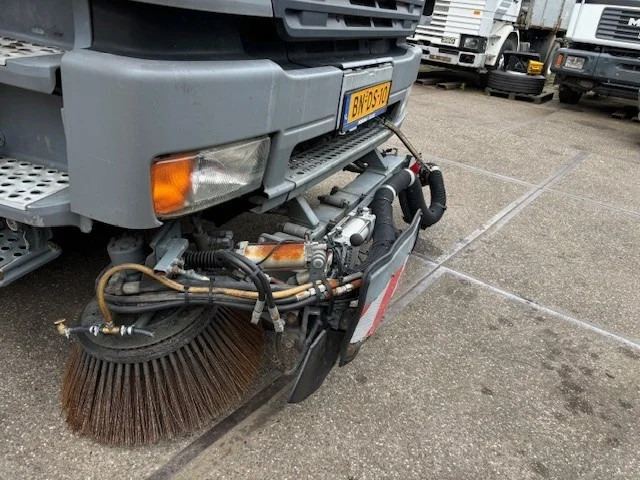 Road sweeper Mercedes-Benz Atego 1828 K RHD (ORIGINAL DUTCH TRUCK) WITH GOOD WORKING SCHORLING SWEEPERBODY (MANUAL GEARBOX / FULL STEEL SUSPENSION / REDUCT: picture 19