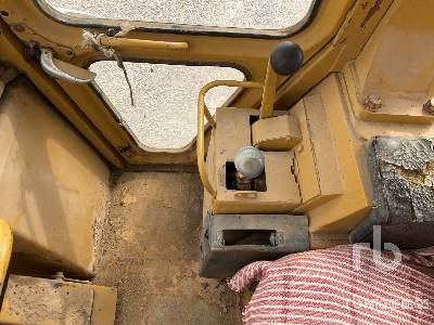 Crawler loader CAT 953: picture 21