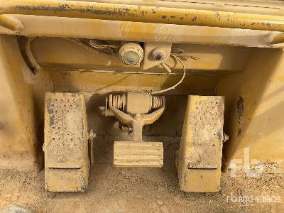 Crawler loader CAT 953: picture 22