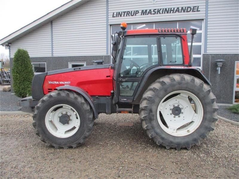 Farm tractor Valmet 8050: picture 10