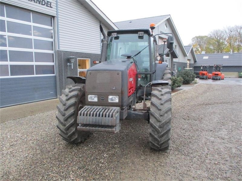 Farm tractor Valmet 8050: picture 9