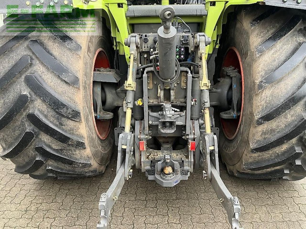 Farm tractor CLAAS xerion 5000 trac vc TRAC VC: picture 12