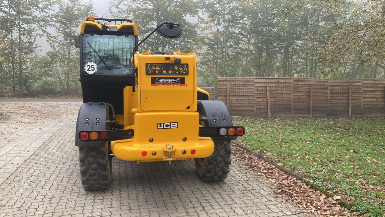 Telescopic wheel loader JCB 540-170: picture 8