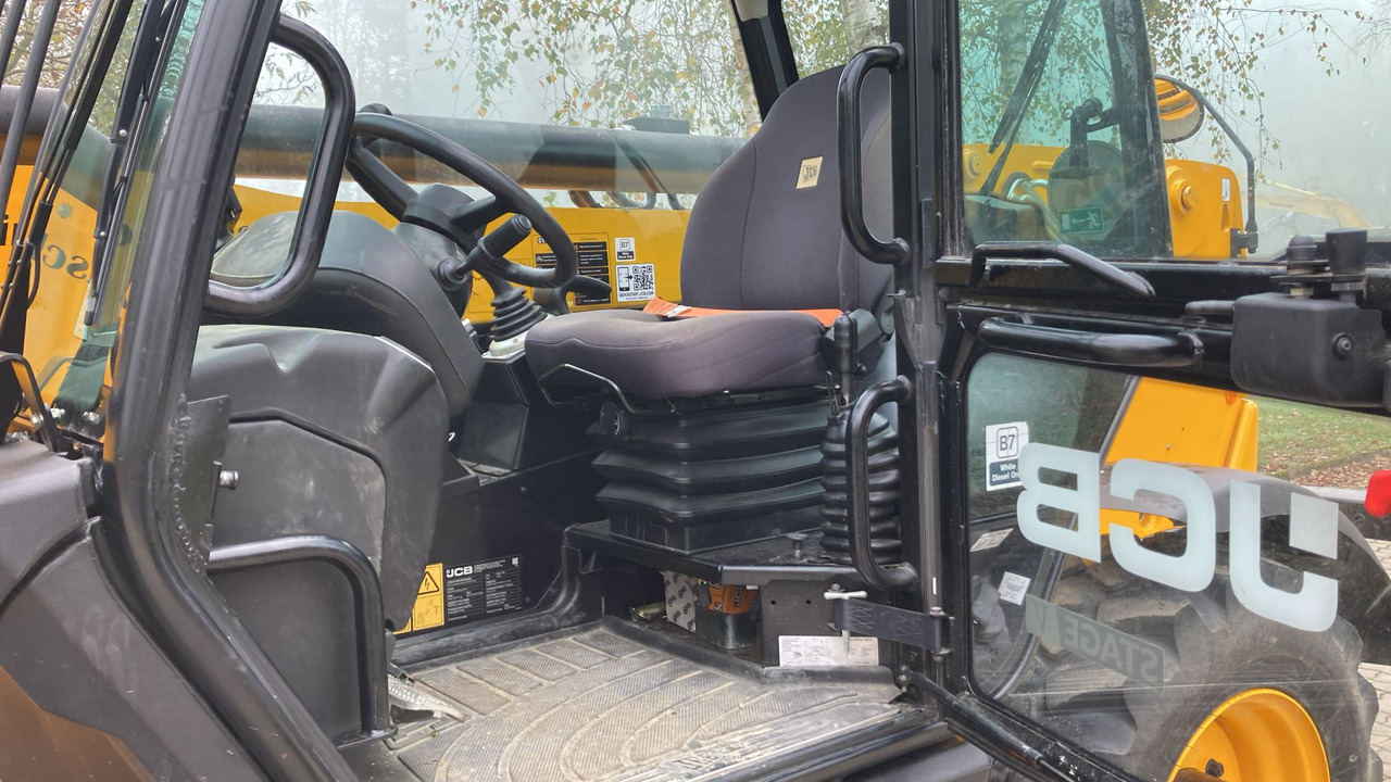 Telescopic wheel loader JCB 540-170: picture 10