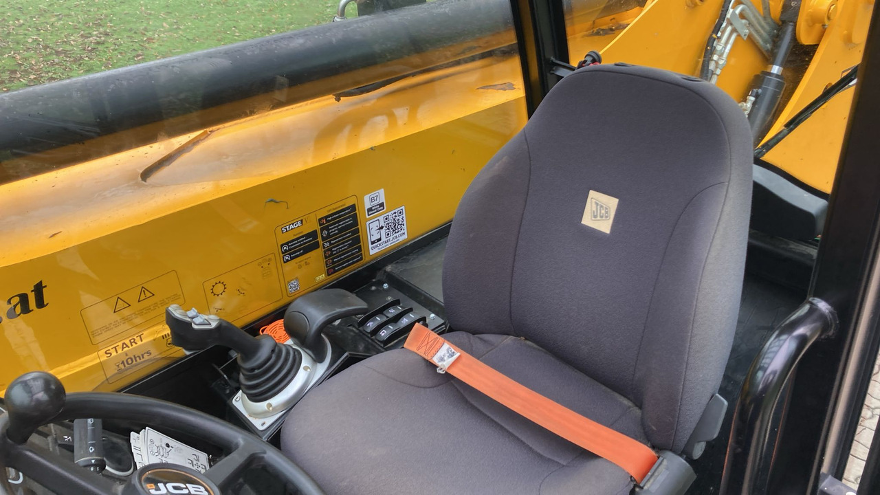 Telescopic wheel loader JCB 540-170: picture 11