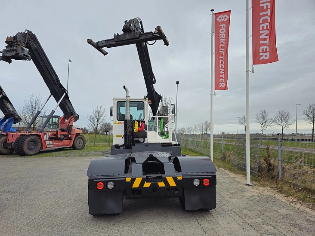 Terminal tractor TERBERG - YT220: picture 8