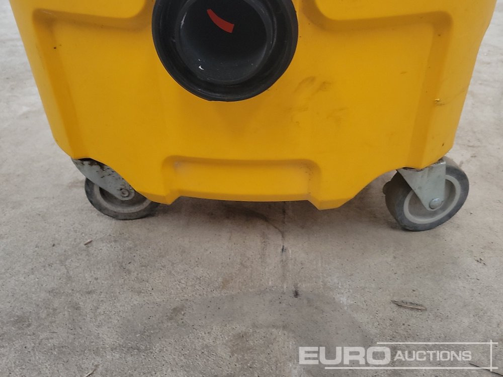 Construction equipment Dewalt DWV901L 110 Volt Industrial Vacuum Cleaner: picture 12