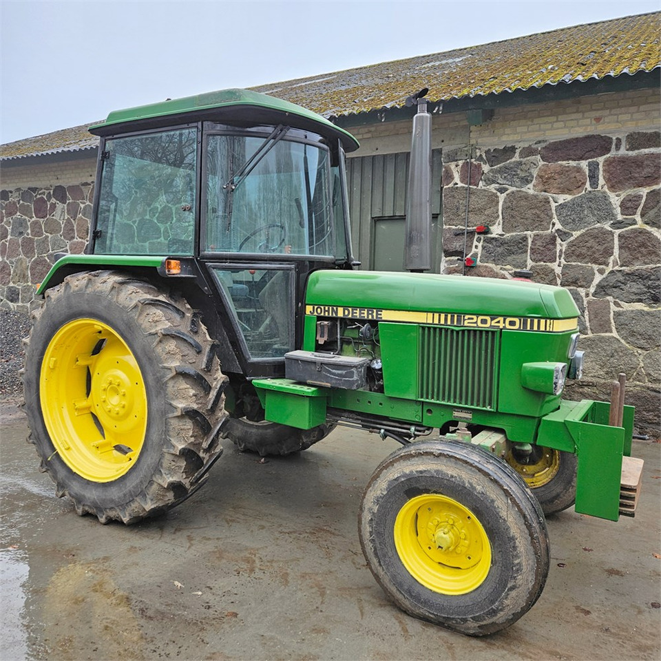 Farm tractor John Deere 2040: picture 7