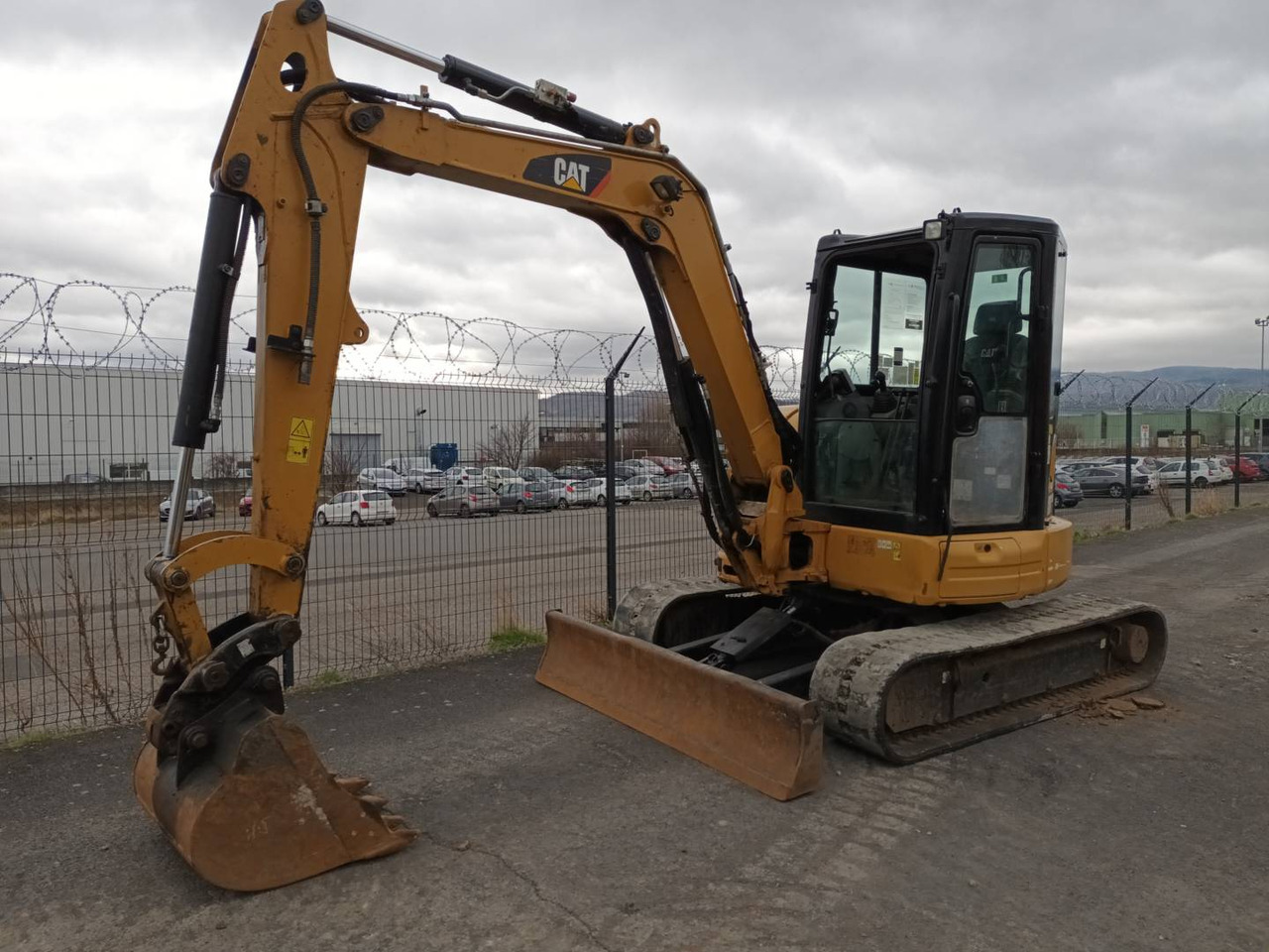 Crawler excavator CAT 305E2: picture 1